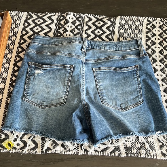 Universal Thread 8/29 - Picture 2 of 3